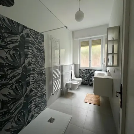 Silvia, Indipendente Con Giardino Privato E Garage Varazze